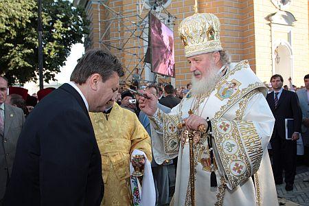 Віктора Януковича благословляє патріарх Кирило
